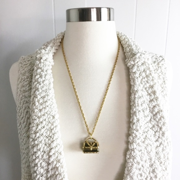 Barbara Mandrell Pendant Treasure Chest Locket - Picture 1 of 6